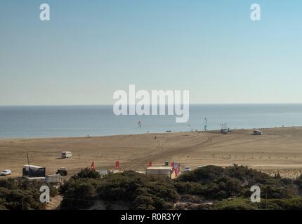 La vaste plage de Prasonisi, Rhodes, Grèce, Prasonisi est lieu de renommée mondiale pour les véliplanchistes et kitesurfer. Banque D'Images