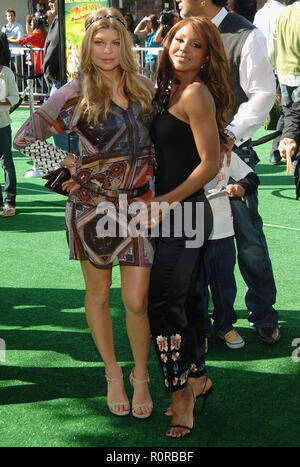 Fergie et Toni Barxton - Madagascar : Escape 2 Africa Premiere au Westwood Village Theatre de Los Angeles.  BraxtonTo - Fergie Banque D'Images