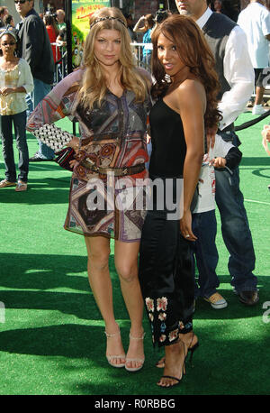 Fergie et Toni Barxton - Madagascar : Escape 2 Africa Premiere au Westwood Village Theatre de Los Angeles.  BraxtonTo - Fergie Banque D'Images