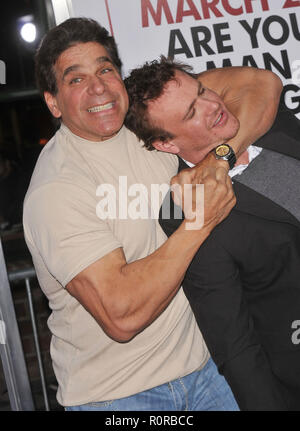 Lou Ferrigno et Jason Segel - je vous aime, l'homme Premiere au Westwood Village Theatre de Los Angeles. - FerrignoLou SegelJason 1 Banque D'Images