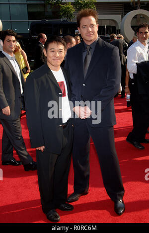 Jet Li et Brendan Fraser - 16e Conférence annuelle de l'ESPY awards au Nokia Theatre de Los Angeles. contact avec les yeux - pleine longueur JetLi Fras Banque D'Images