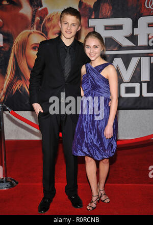 Alexander Ludwig et AnnaSophia Robb - Race to Witch Mountain Première au El Capitan Theatre de Los Angeles. - LudwigAlexander Banque D'Images