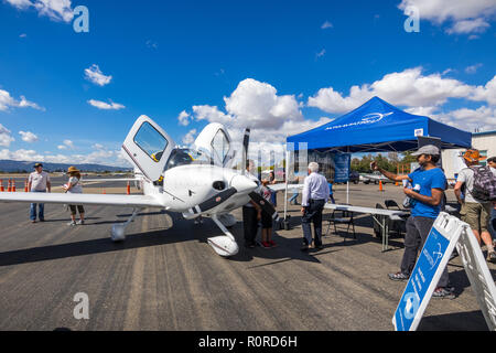 6 octobre 2018 Livermore / CA / USA - Aéronefs privés sur l'affichage à l'Aéroport Municipal de Livermore, portes-ouvertes, à l'Est de la baie de San Francisco Banque D'Images