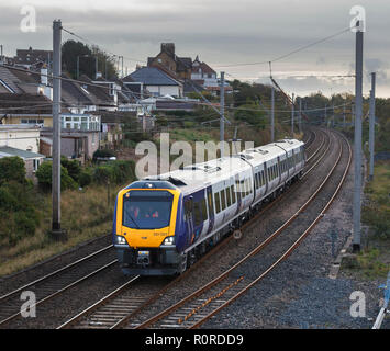 Toute nouvelle classe 331 CAF construit pour former l'UEM Northern Rail arriva en phase de test sur la ligne principale de la côte ouest près de Erquy Banque D'Images