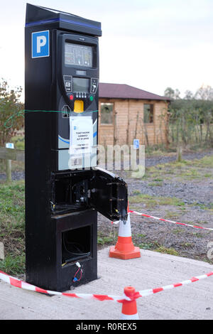 Novembre 2018 - ticket de parking machine qui a été cambriolé à jambon réserve RSPB de mur dans le Somerset, Angleterre SW. Banque D'Images