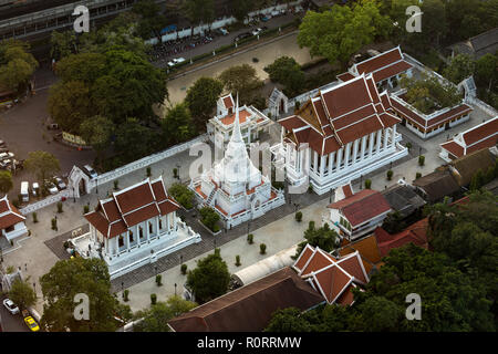 Wat pathum wanaram temple à Bangkok, vue aérienne du Centara Grand Tower, Bangkok Banque D'Images