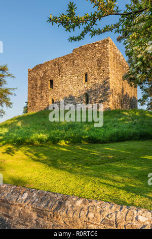 B-3660 Castle est un château médiéval dans la petite ville de Devonshire B-3660. Banque D'Images