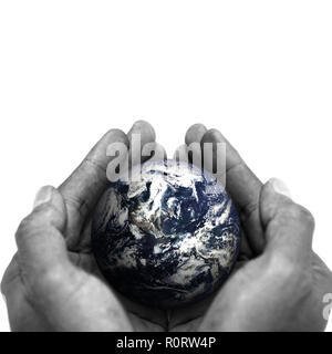 Mains tenant isolé représentant la planète terre d'économie de l'environnement. Éléments de cette image fournie par la NASA. Banque D'Images