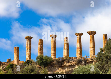 Vallée des Temples (Valle dei Templi) - Vallée d'un ancien temple grec ruines construit au 5ème siècle avant J.-C., Agrigente, Sicile, Italie. Banque D'Images