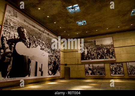 De rares photographies de Bangabandhu Sheikh Mujibur Rahman et guerre de libération du Bangladesh à l'intérieur de l'indépendance Memorial ou Swadhinata Stambha à Suhra Banque D'Images