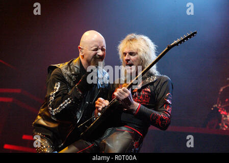 Glenn Tipton et Rob Halford de Judas Priest live en concert à l'Acer Arena. Sydney, Australie. 13.09.08. Banque D'Images