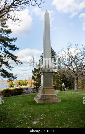 Un obélisque 1885 monument érigé dans le cimetière Lakewood par la tête de Minneapolis Miller's Association, en mémoire de ceux qui ont perdu la vie dans les Banque D'Images