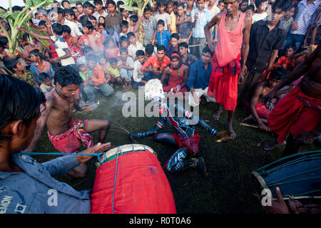 Charak Puja traditionnelle de la communauté hindoue célèbre avec enthousiasme et fête à Srimangal.Le festival commence chaque année le 30 Ban Banque D'Images