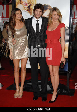 Ashton Kutcher, Cameron Diaz et Lake Bell - ce qui se passe à Vegas Premiere au Westwood Village Theatre à Los Angeles pleine longueur. Banque D'Images