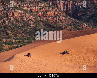 Les VTT sur les dunes, Coral Pink Sand Dunes State Park, Kanab, Utah. Banque D'Images