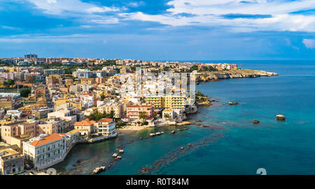 Vue aérienne. Une petite île d'Ortygie, le centre historique de la ville de Syracuse, en Sicile. L'Italie. Banque D'Images