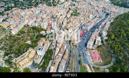 Vue aérienne. Modica est une ville française, située dans la province de Raguse, Sicile, Italie. Banque D'Images