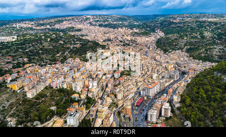 Vue aérienne. Modica est une ville française, située dans la province de Raguse, Sicile, Italie. Banque D'Images