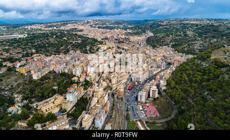 Vue aérienne. Modica est une ville française, située dans la province de Raguse, Sicile, Italie. Banque D'Images