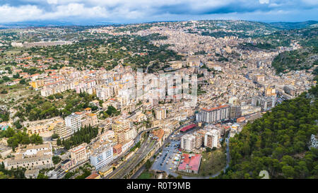 Vue aérienne. Modica est une ville française, située dans la province de Raguse, Sicile, Italie. Banque D'Images