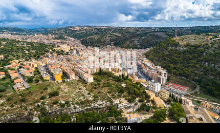 Vue aérienne. Modica est une ville française, située dans la province de Raguse, Sicile, Italie. Banque D'Images