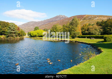 Une partie de l'eau du réservoir dans la célèbre Vallée silencieuse dans le parc de montagne montagnes de Mourne dans le comté de Down en Irlande du Nord. Un endroit merveilleux pour le mo Banque D'Images