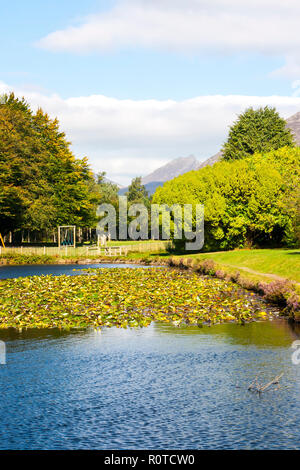 Une partie de l'eau du réservoir dans la célèbre Vallée silencieuse dans le parc de montagne montagnes de Mourne dans le comté de Down en Irlande du Nord. Un endroit merveilleux pour le mo Banque D'Images