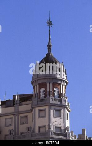 REMATE ARQUITECTONICO DEL EDIFICIO SITUADO EN LA CALLE GRAN VIA 80 JUNTO A LA PLAZA DE ESPAÑA. Emplacement : GRAN VIA. L'ESPAGNE. Banque D'Images