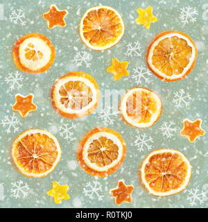 Noël arrière-plan d'oranges séchées, Peel dans la forme d'une étoile. Fond transparent Banque D'Images