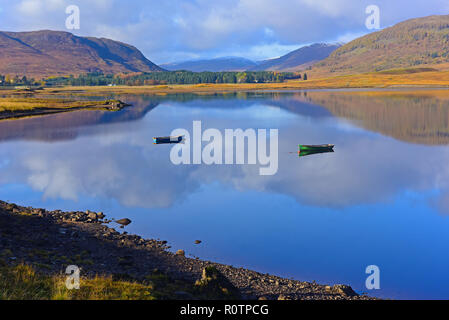 Un quartier calme tôt le matin sur le barrage Glen Spey tranquille dans Sherro près de Laggan, Newtonmore Strathspey Inverness-shire. Ecosse.UK. Banque D'Images