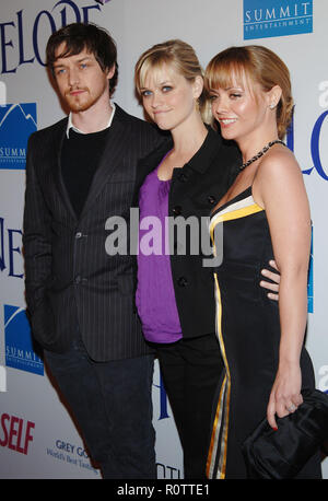 James McAvoy, Reese Whiterspoon et Christina Ricci arrivant à la Penelope une première mondiale à la DGA Theatre de Los Angeles. Les trois quarts - Banque D'Images