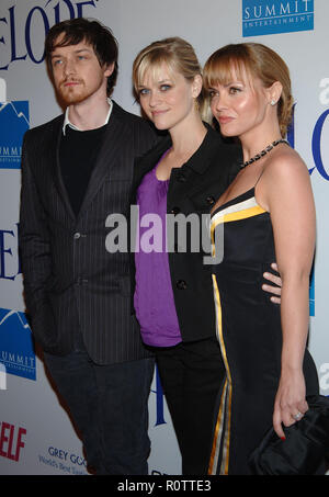 James McAvoy, Reese Whiterspoon et Christina Ricci arrivant à la Penelope une première mondiale à la DGA Theatre de Los Angeles. Les trois quarts - Banque D'Images