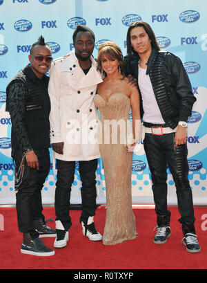 Black Eyed Peas et Paula Abdul - Saison 8 American Idol - 2009 au Nokia Theatre de Los Angeles. - BlackEyadPeas AbdulPaula   Banque D'Images