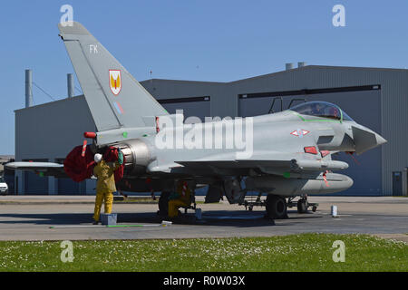 L'Eurofighter Typhoon GR4 numéro de série ZK325 à base de l'Escadron 3 de la RAF à Coningsby, Lincolnshire. Photo : gracieuseté MOD30544131200 Banque D'Images