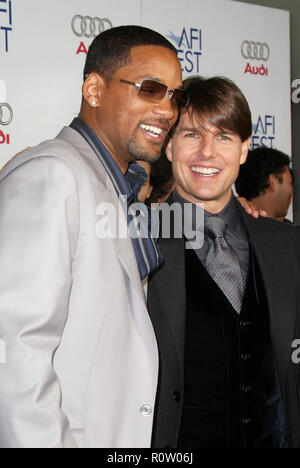 Tom Cruise et Will Smith en arrivant à l'AFI Fest 2007 opening night gala des "Lions for Lambs" à Los Angeles, CA 11/01/2007. Trois quar Banque D'Images