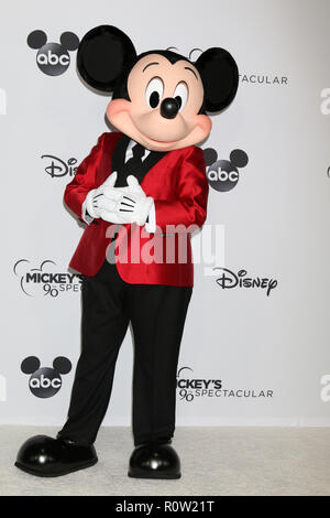 Mickey's 90e enregistrement spectaculaire au Shrine Auditorium le 6 octobre 2018 à Los Angeles, CA avec Mickey Mouse : où : Los Angeles, California, United States Quand : 06 Oct 2018 Credit : Nicky Nelson/WENN.com Banque D'Images