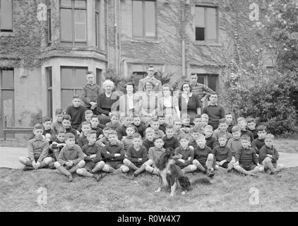 Portrait de groupe, c1935. Créateur : Kirk & Sons de Cowes. Banque D'Images