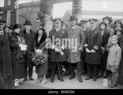 Portrait de groupe avec les officiers de marine, c1935. Créateur : Kirk & Sons de Cowes. Banque D'Images