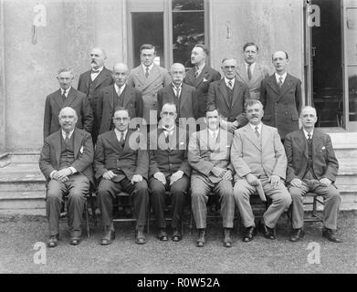 Portrait de groupe, c1935. Créateur : Kirk & Sons de Cowes. Banque D'Images