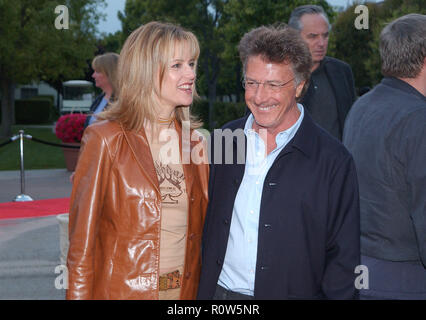 Dustin Hoffman et Kelly Preston à la première de '' change de voie sur le Lot Paramount Theatre de Los Angeles. Le 7 avril 2002. - Banque D'Images