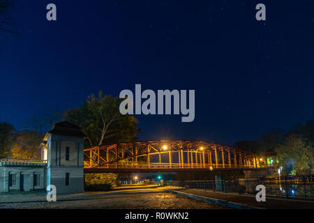 Echserbrücke «' bridge illuminé la nuit au lac de Tegel à Berlin Allemagne Banque D'Images