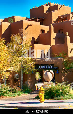 Le Loretto Inn and Spa à l'angle de l'ancienne piste de Santa Fe de Santa Fe, New Mexico, USA Banque D'Images