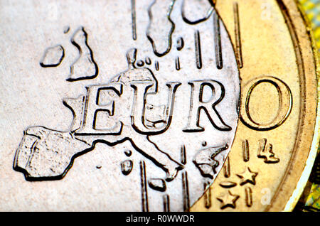 1 pièce en euros sur un 10 Euro note Banque D'Images