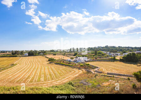 Bari, Pouilles, Italie - l'Agriculture dans la région de bâtiments trulli Banque D'Images