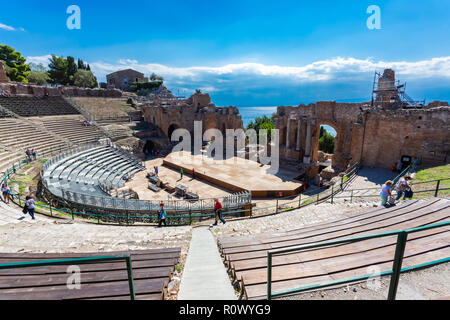 Taormina, Italie - le 26 septembre 2018 : ruines de l'ancien théâtre grec de Taormina, Sicile, Italie. Banque D'Images