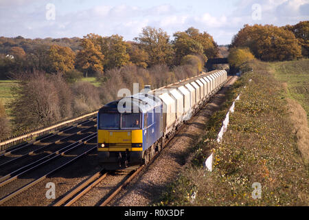 Un certain nombre de locomotives diesel de catégorie 60 60011 avec un train de trémies vides dans la pierre jusqu'à la jonction de la boucle Otford. 11 novembre 2008. Banque D'Images