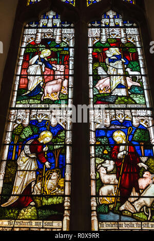 L'Angleterre, l'East Sussex, le seigle, l'église paroissiale de St Mary, Bon Pasteur représentant Jésus Christ comme un berger avec mouton Banque D'Images