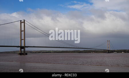 Humber Bridge, pont suspendu, vu de Barton-sur-Humber, Lincolnshire regarder en arrière vers le Yorkshire, Hessle Banque D'Images