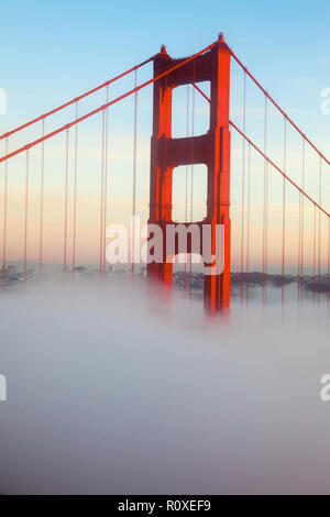 Le Golden Gate Bridge est un popuar destination touristique à San Francisco en Californie. Banque D'Images