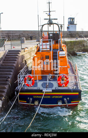 17 Jan 2018 l'embarcation Saxon RBLB amarré au port de Donaghadee Irlande du Nord. Une embarcation de classe Trent construit pour les missions de sauvetage par tous les temps un Banque D'Images